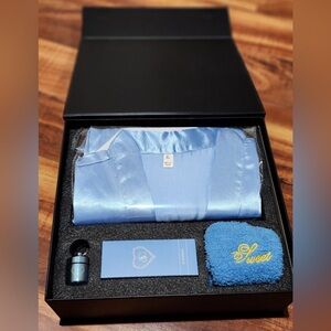 New in Box! Sabrina Carpenter 2025 VIP Sweet n' Satin Merch Bundle - XL